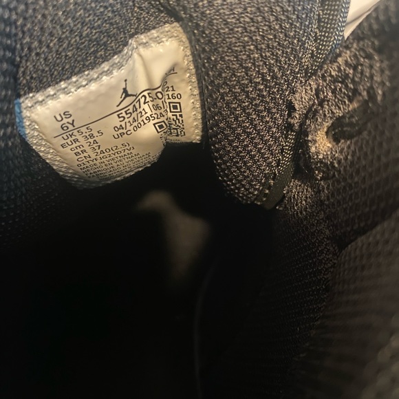 Jordan 1 Mid Basketball Shoe - Picture 10 of 12